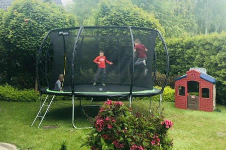Trampolines de jardin - un trampoline pour enfants avec un filet Jump Hero